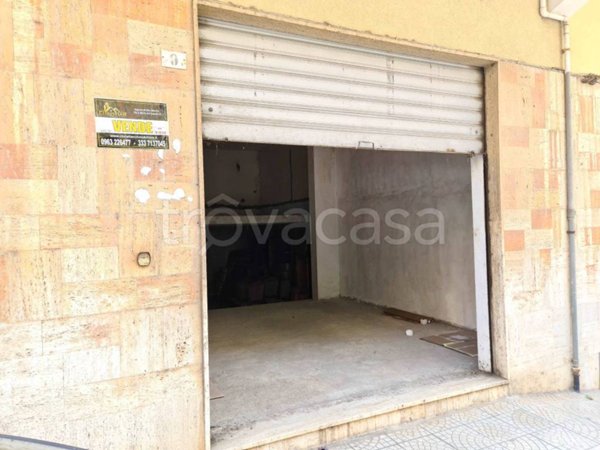 locale di sgombero in vendita a Vibo Valentia in zona Centro Città