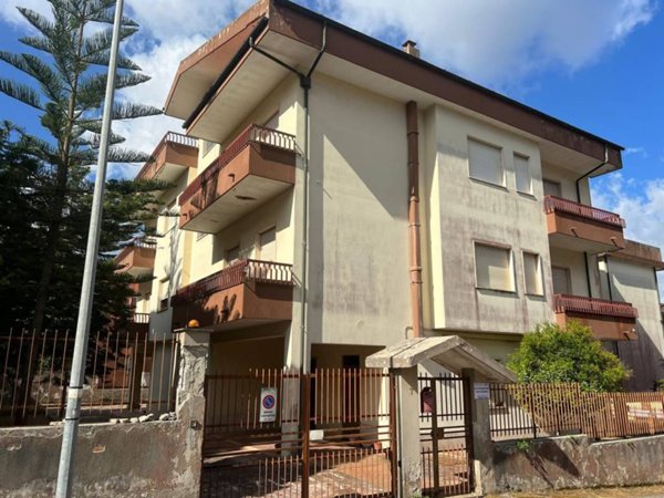 intera palazzina in vendita a Vibo Valentia in zona Centro Città