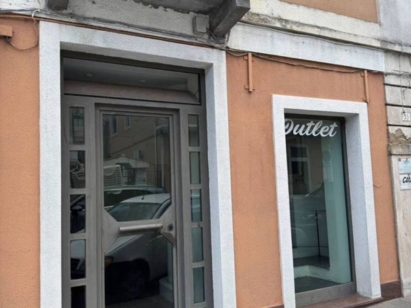 negozio in vendita a Vibo Valentia in zona Centro Città