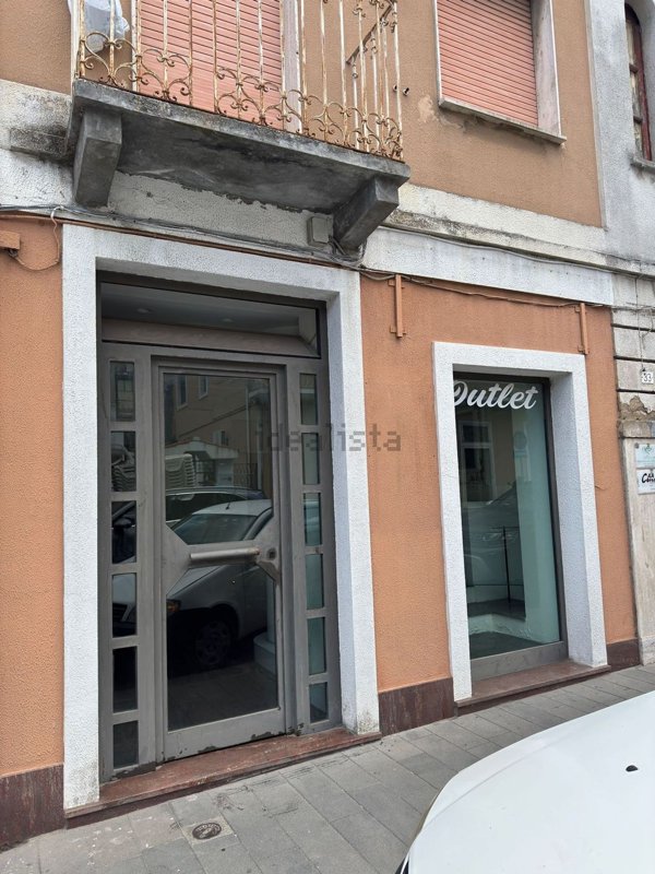 locale commerciale in vendita a Vibo Valentia in zona Centro Città