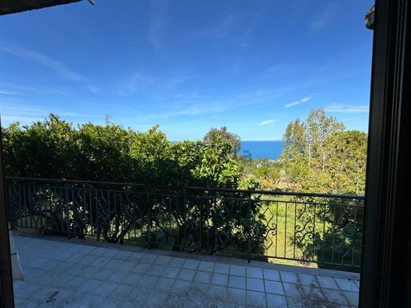 casa indipendente in vendita a Vibo Valentia in zona Longobardi