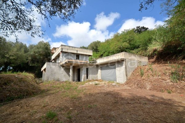 casa indipendente in vendita a Vibo Valentia in zona Longobardi
