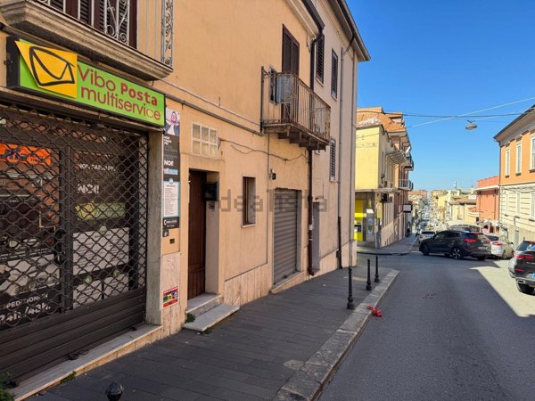 locale commerciale in vendita a Vibo Valentia in zona Centro Città