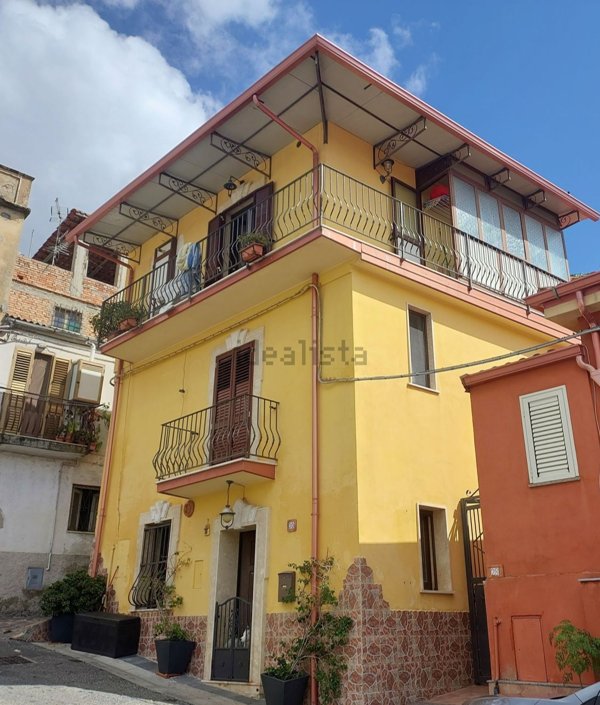 casa indipendente in vendita a Vibo Valentia in zona Centro Città