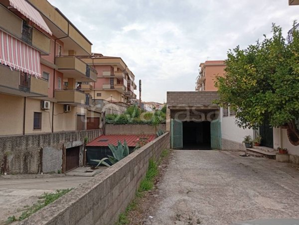 locale commerciale in vendita a Vibo Valentia in zona Centro Città