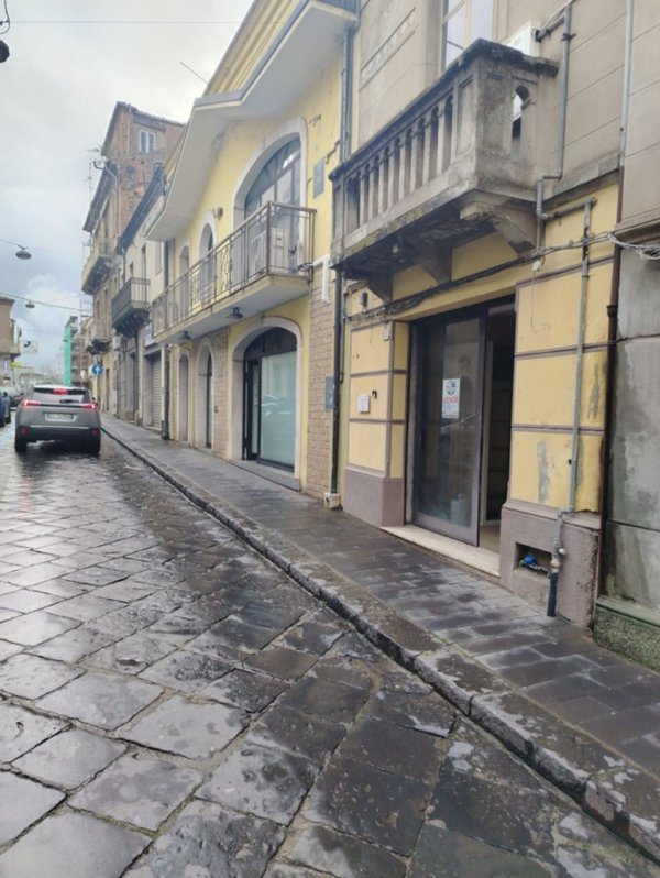 negozio in vendita a Vibo Valentia in zona Centro Città