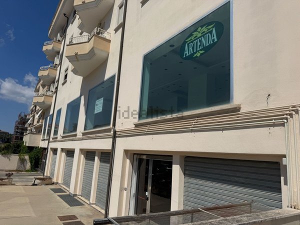 locale commerciale in vendita a Vibo Valentia