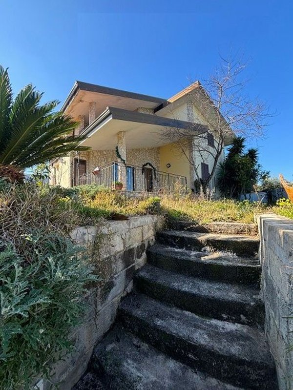 casa indipendente in vendita a Vibo Valentia in zona Triparni