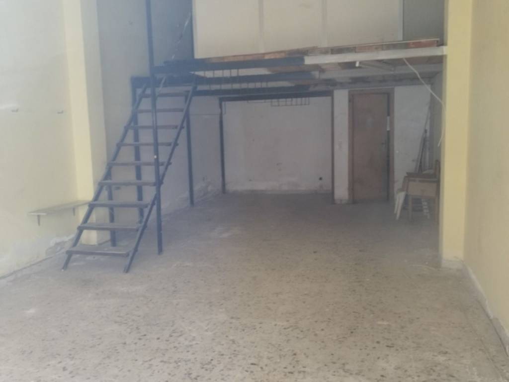 negozio in vendita a Vibo Valentia in zona Centro Città