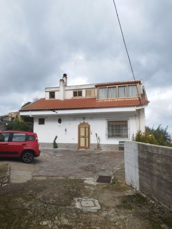 casa indipendente in vendita a Vibo Valentia in zona Vena Media