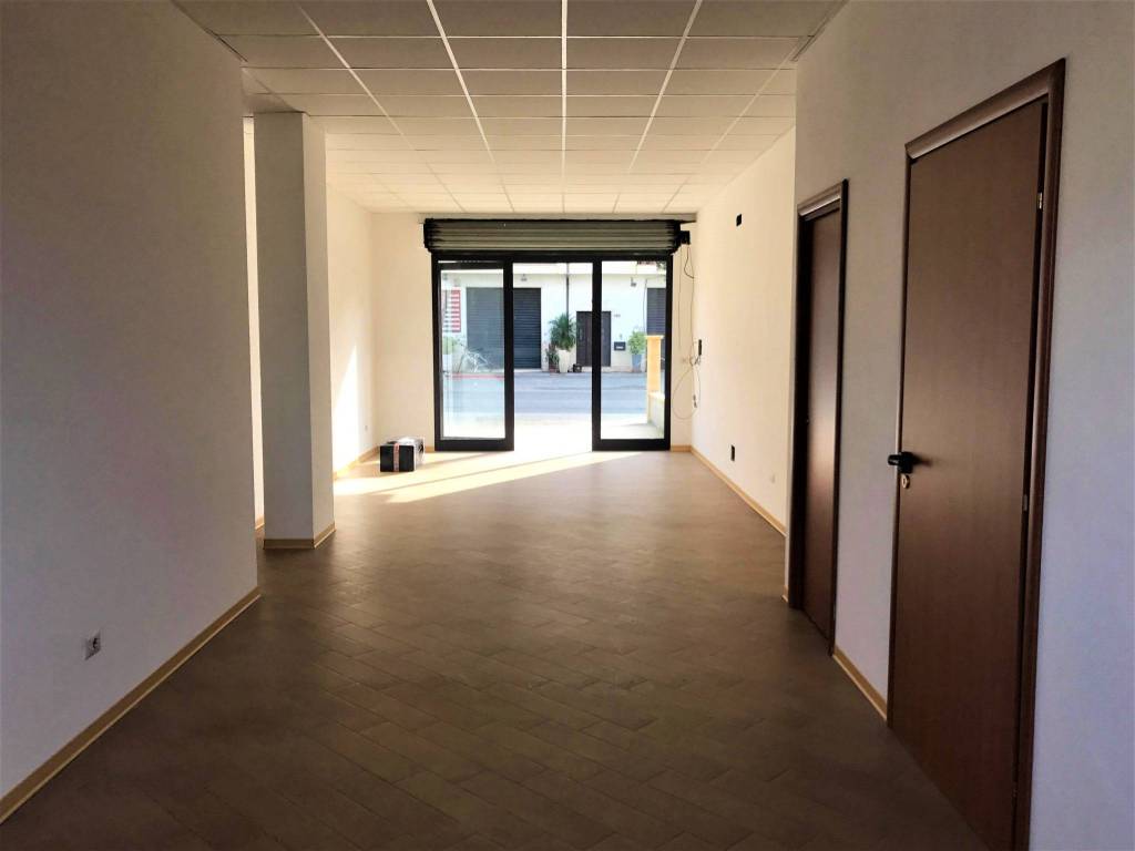 negozio in vendita a Vibo Valentia in zona Vibo Marina
