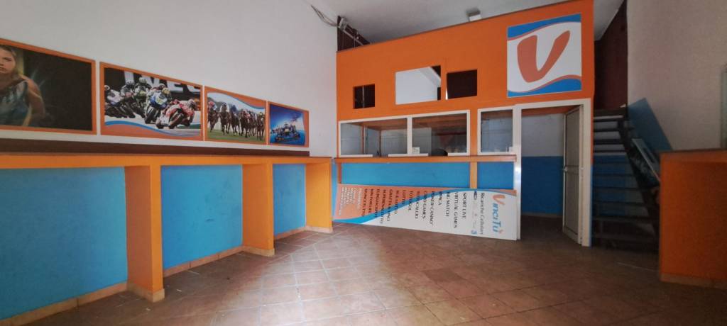 negozio in vendita a Vibo Valentia in zona Centro Città