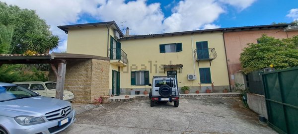 casa indipendente in vendita a Vibo Valentia in zona Vena Media