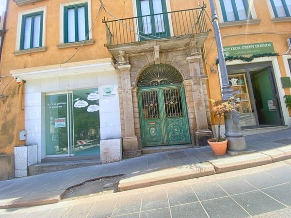 negozio in vendita a Vibo Valentia in zona Centro Città