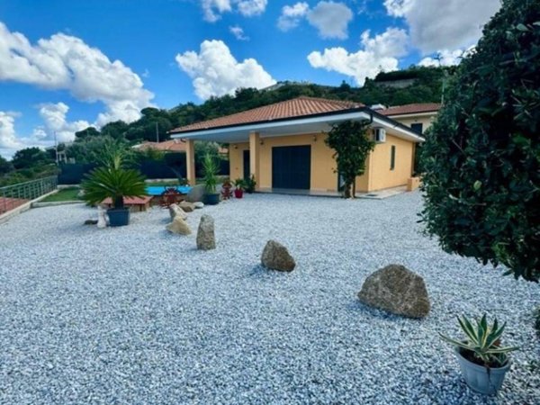 casa indipendente in vendita a Zambrone