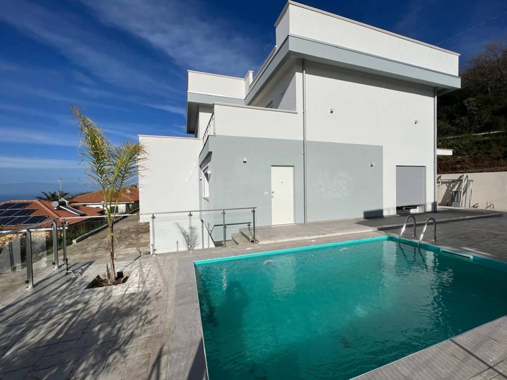 casa indipendente in vendita a Zambrone