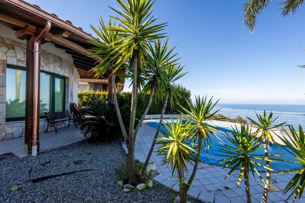 casa indipendente in vendita a Zambrone