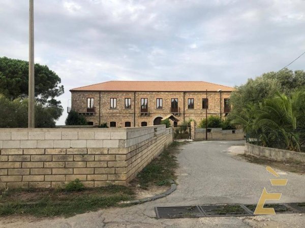 intera palazzina in vendita a Zungri in zona Papaglionti