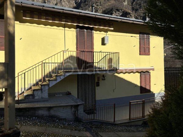 appartamento in vendita ad Antrona Schieranco in zona Locasca
