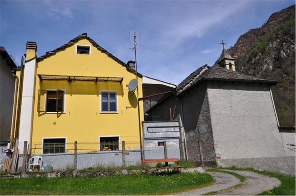 casa indipendente in vendita ad Antrona Schieranco in zona Locasca