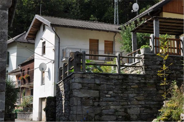 casa indipendente in vendita ad Antrona Schieranco