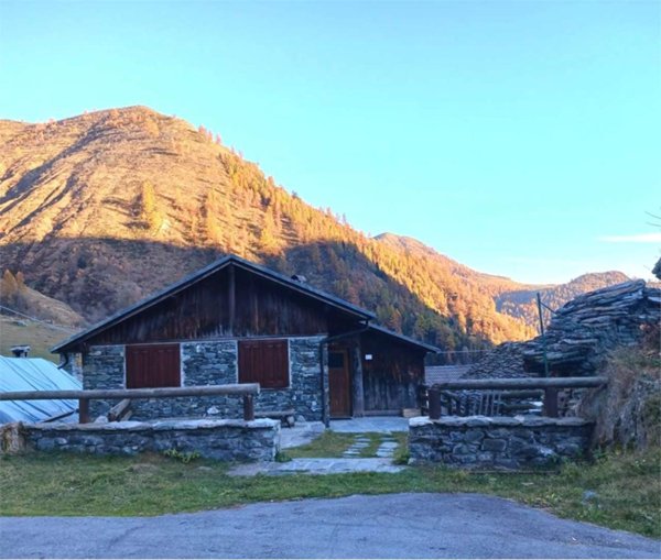 appartamento in vendita ad Antrona Schieranco in zona Cheggio