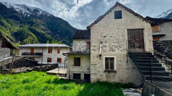 casa indipendente in vendita ad Antrona Schieranco