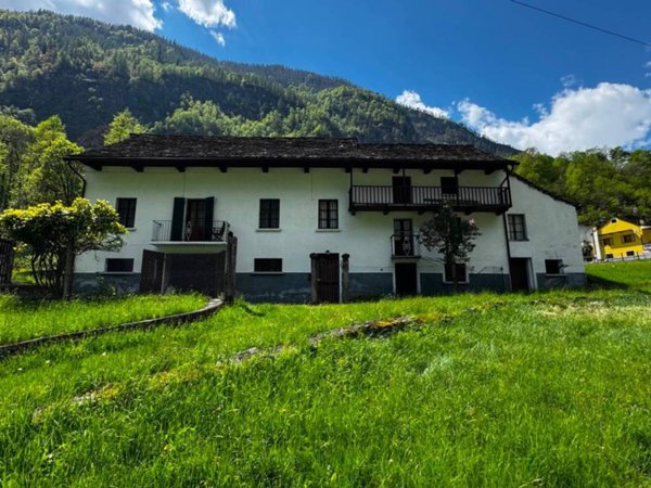 casa indipendente in vendita ad Antrona Schieranco in zona Locasca