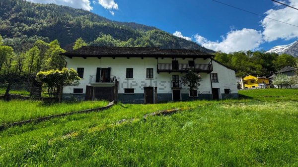 casa indipendente in vendita ad Antrona Schieranco in zona Locasca