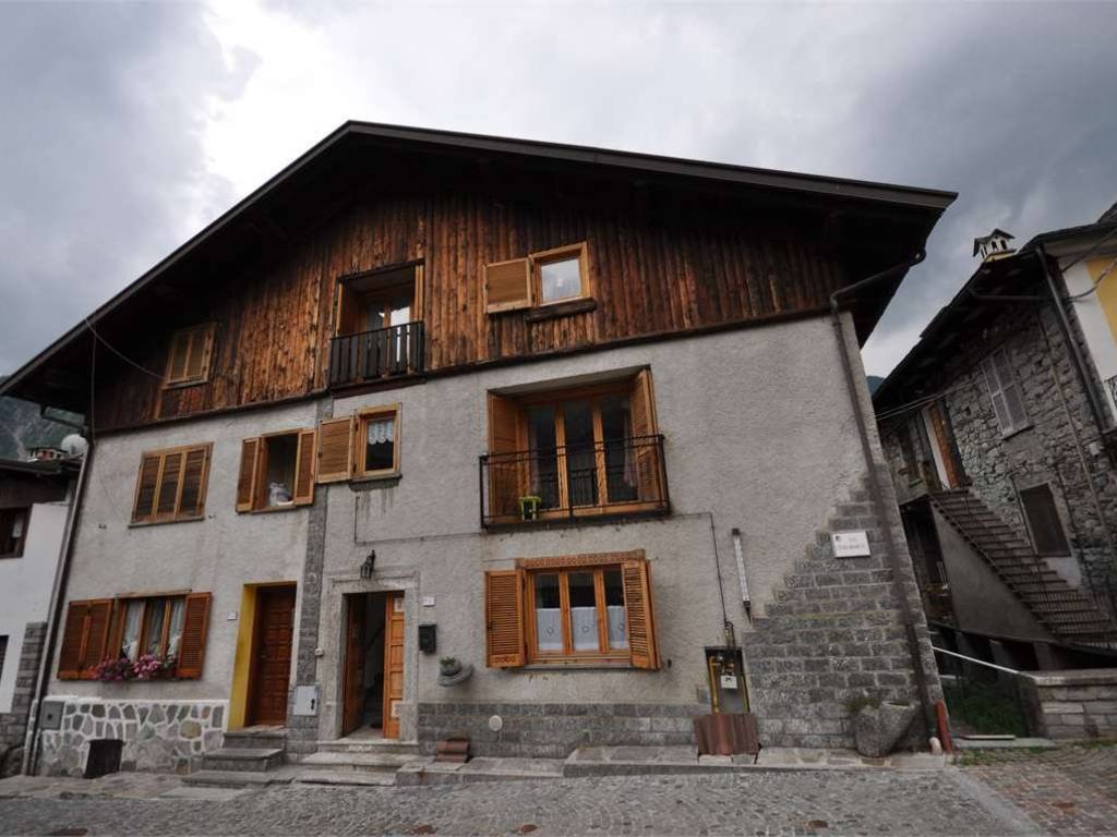 appartamento in vendita ad Antrona Schieranco in zona Cheggio