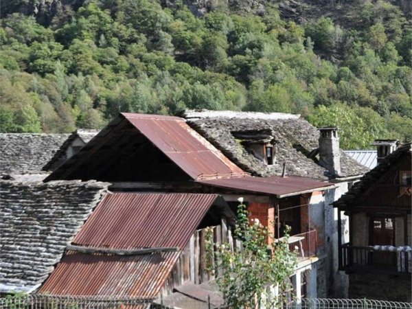 appartamento in vendita ad Antrona Schieranco in zona Locasca