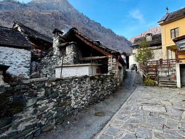 casa indipendente in vendita ad Antrona Schieranco