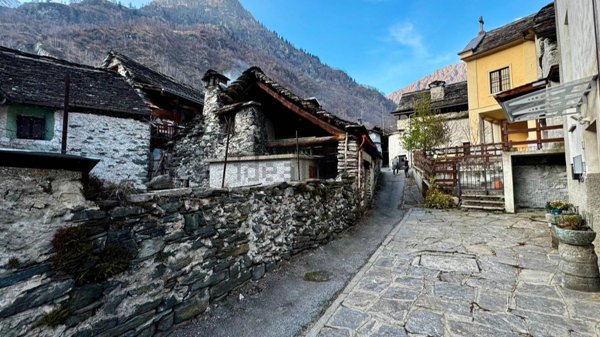 casa indipendente in vendita ad Antrona Schieranco