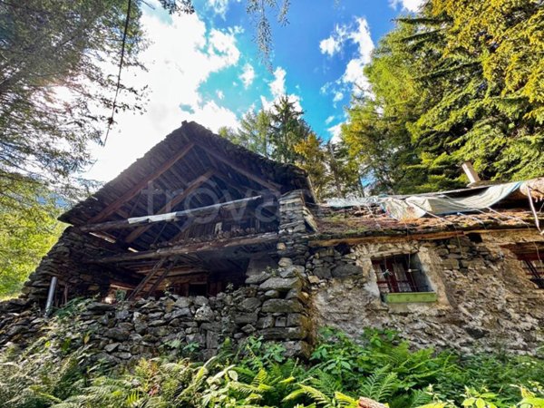 casa indipendente in vendita ad Antrona Schieranco in zona Cheggio