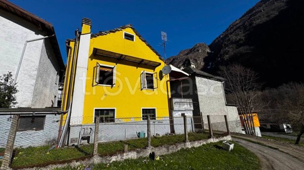 casa indipendente in vendita ad Antrona Schieranco in zona Locasca