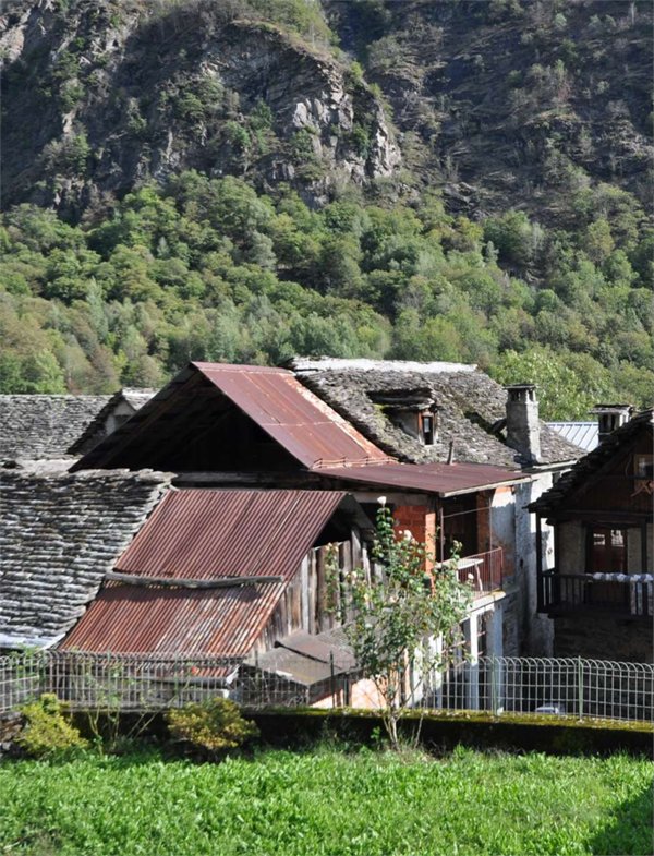 appartamento in vendita ad Antrona Schieranco in zona Locasca