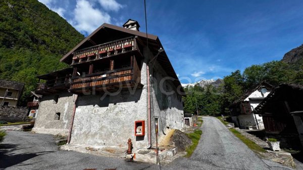 casa indipendente in vendita ad Antrona Schieranco in zona Locasca