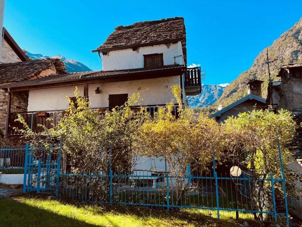 casa indipendente in vendita ad Antrona Schieranco in zona Locasca