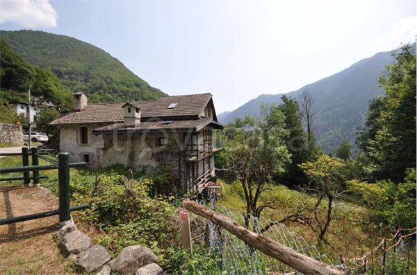casa indipendente in vendita ad Antrona Schieranco in zona Locasca