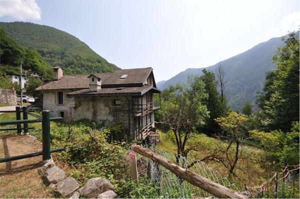 casa indipendente in vendita ad Antrona Schieranco in zona Locasca