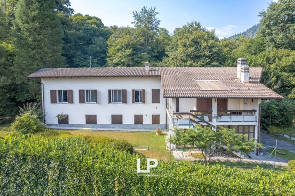 casa indipendente in vendita ad Arizzano