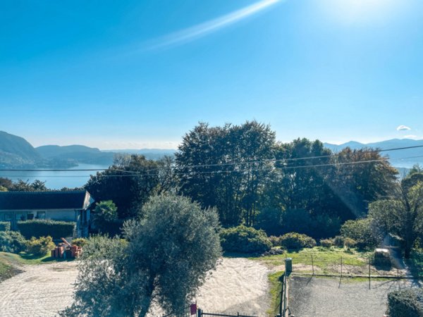 casa indipendente in vendita ad Arizzano