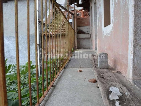 casa indipendente in vendita ad Arizzano