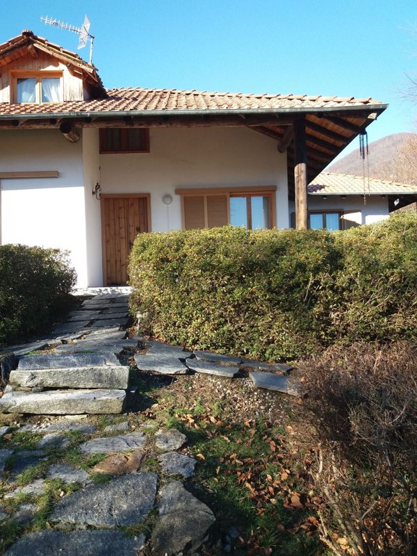 casa indipendente in vendita ad Arizzano