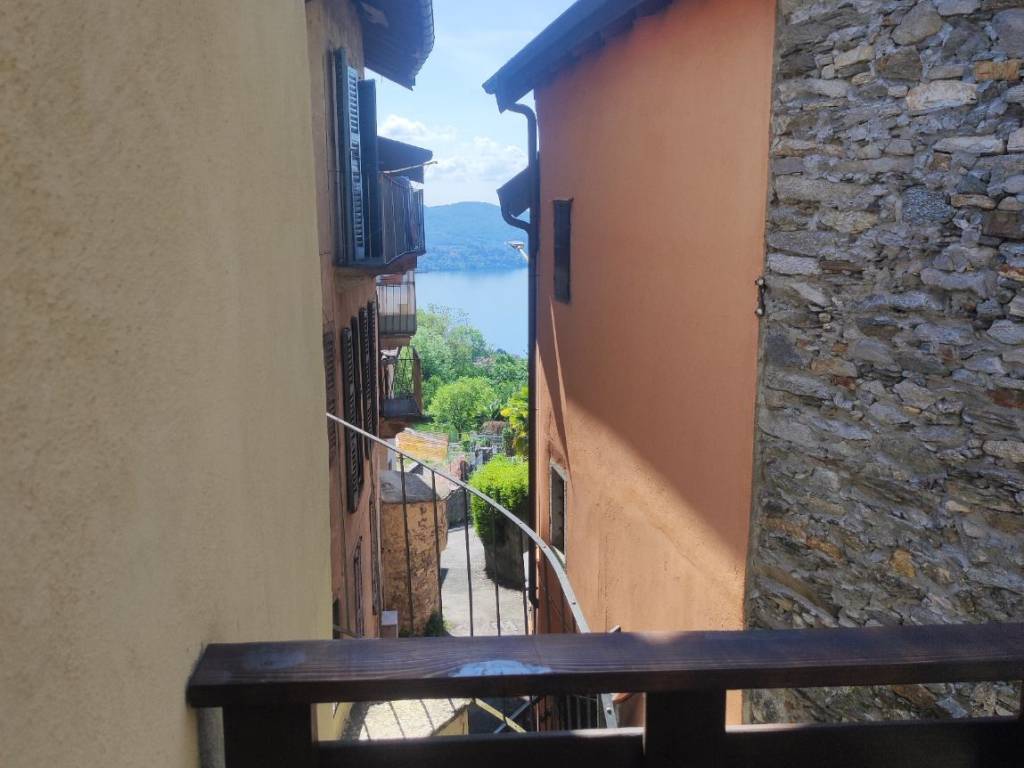 casa indipendente in vendita ad Arizzano