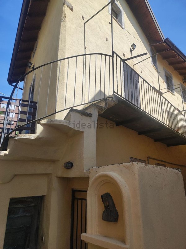 casa indipendente in vendita ad Arizzano