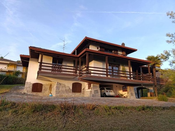 casa indipendente in vendita ad Arizzano in zona Cissano