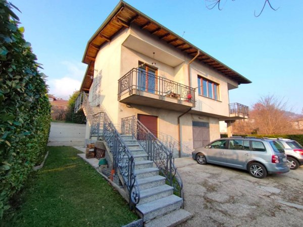 casa indipendente in vendita ad Arizzano in zona Cresseglio