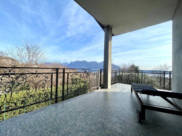 casa indipendente in vendita ad Arizzano in zona Cresseglio