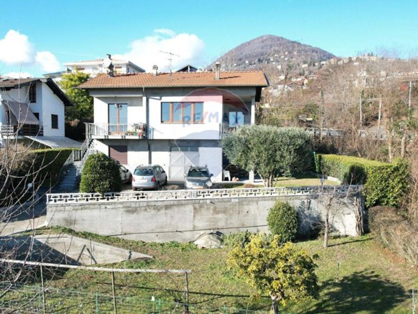 casa indipendente in vendita ad Arizzano in zona Cresseglio